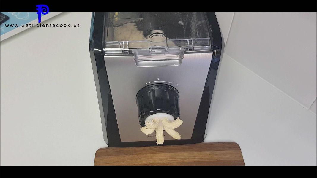 Pasta al huevo casera para macarrones con máquina silvercrest de Lidl. Patricienta Cook.