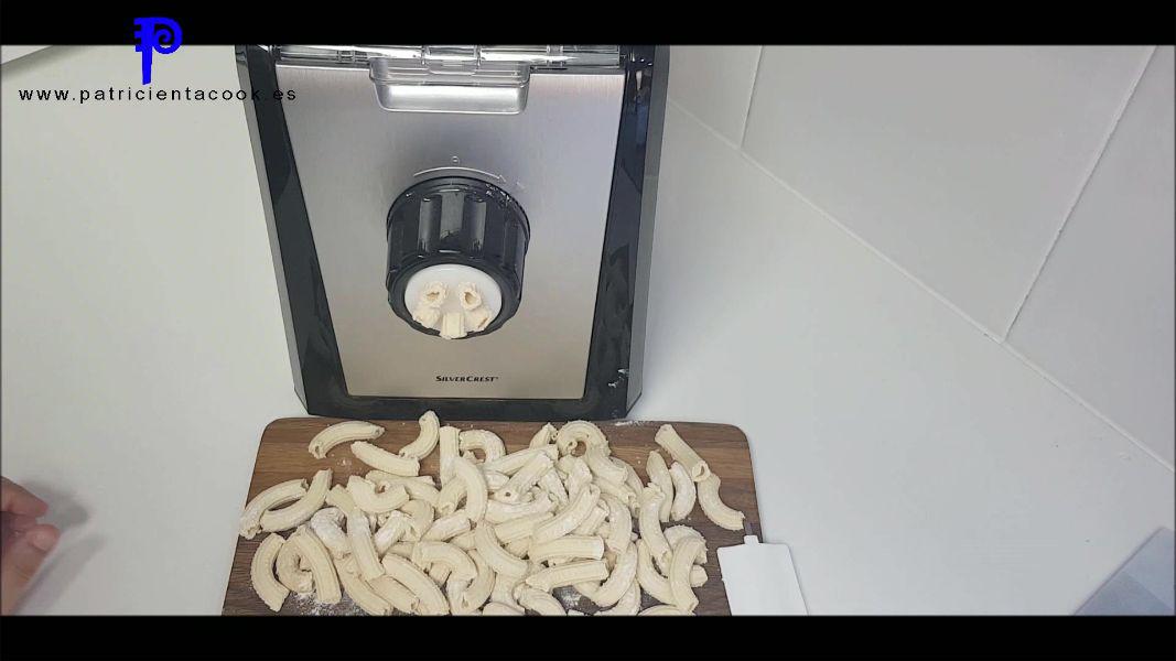 Pasta al huevo casera para macarrones con máquina silvercrest de Lidl. Patricienta Cook.