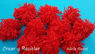 Cómo hacer pompones de lana con distintas técnicas, fácil y rápido. En este tutorial te muestro lo sencillo que es hacer lindos pompones para decorar lo que quieras. Aprende de una manera práctica cómo hacer pompones, pequeños, medianos y grandes.