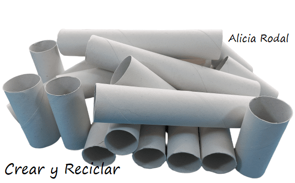 En este tutorial te enseño 3 ideas diferentes que puedes hacer con el tubo o rollo de cartón del papel de cocina y baño, y con retazos o trozos de telas de ropa vieja. Estas simples ideas sirven para hacer cosas prácticas y útiles como estos preciosos organizadores.