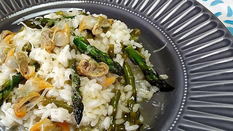 Risotto de espárragos y berberechos