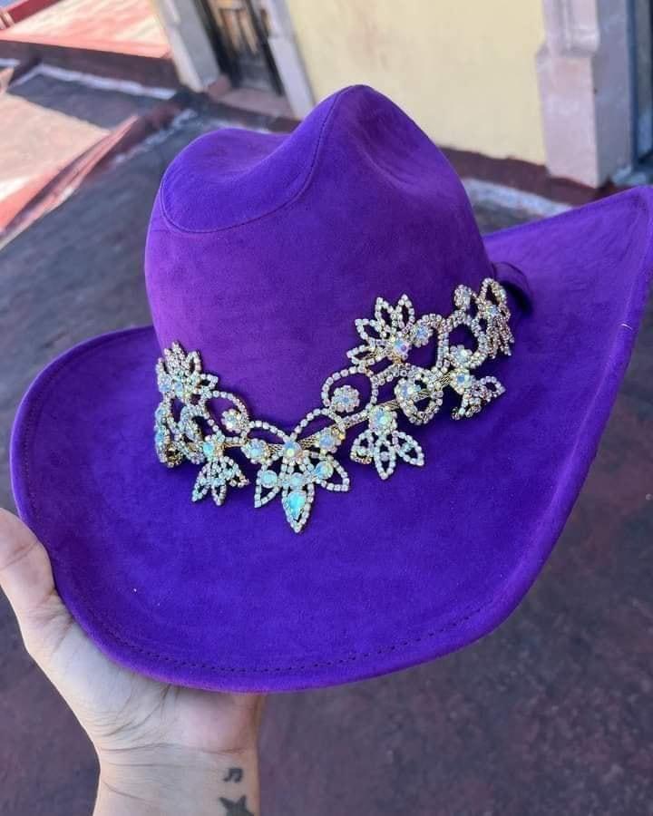 Sombreros de pana con aplicaciones