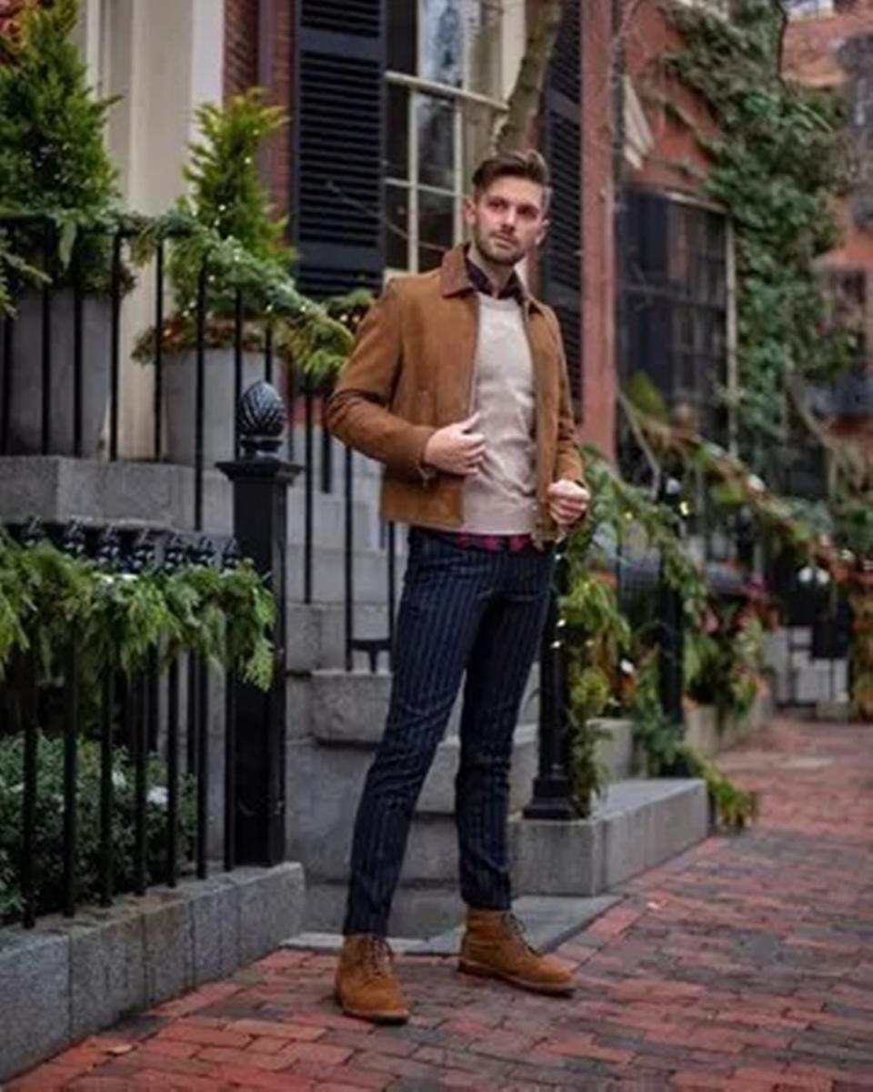 Cómo llevar con estilo unos pantalones chinos para hombre