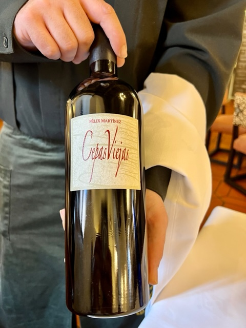 Tan cerca y a veces tan lejos. Hostería del Estudiante