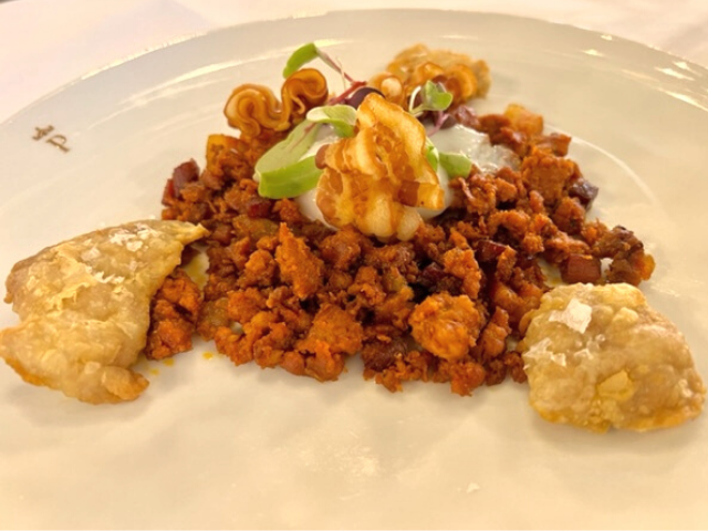 Tan cerca y a veces tan lejos. Hostería del Estudiante