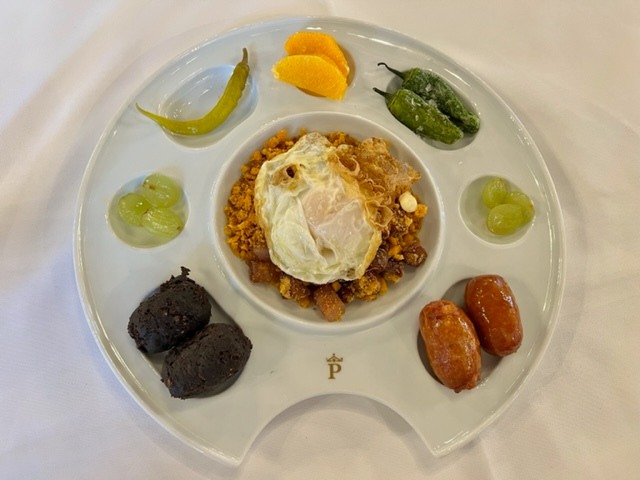 Tan cerca y a veces tan lejos. Hostería del Estudiante