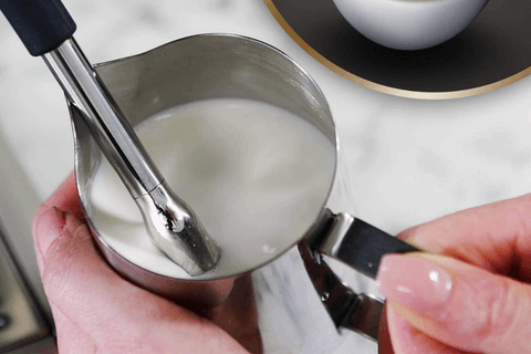 Características cafetera: espumador de leche