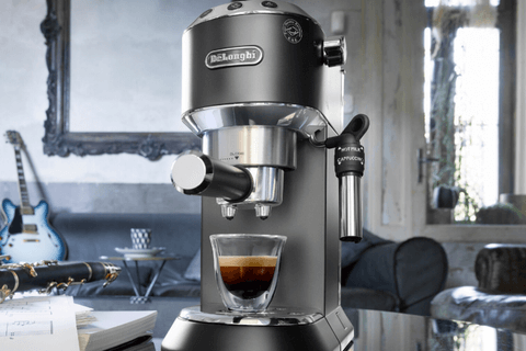 Características cafetera: sistema de infusión el agua de metal
