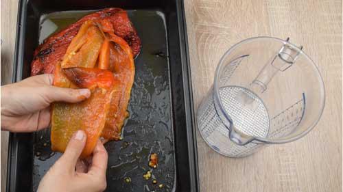 limpiar los pimientos rojos asados