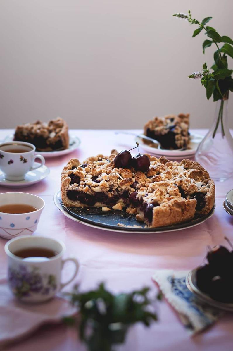 Tarta de cerezas con crumble