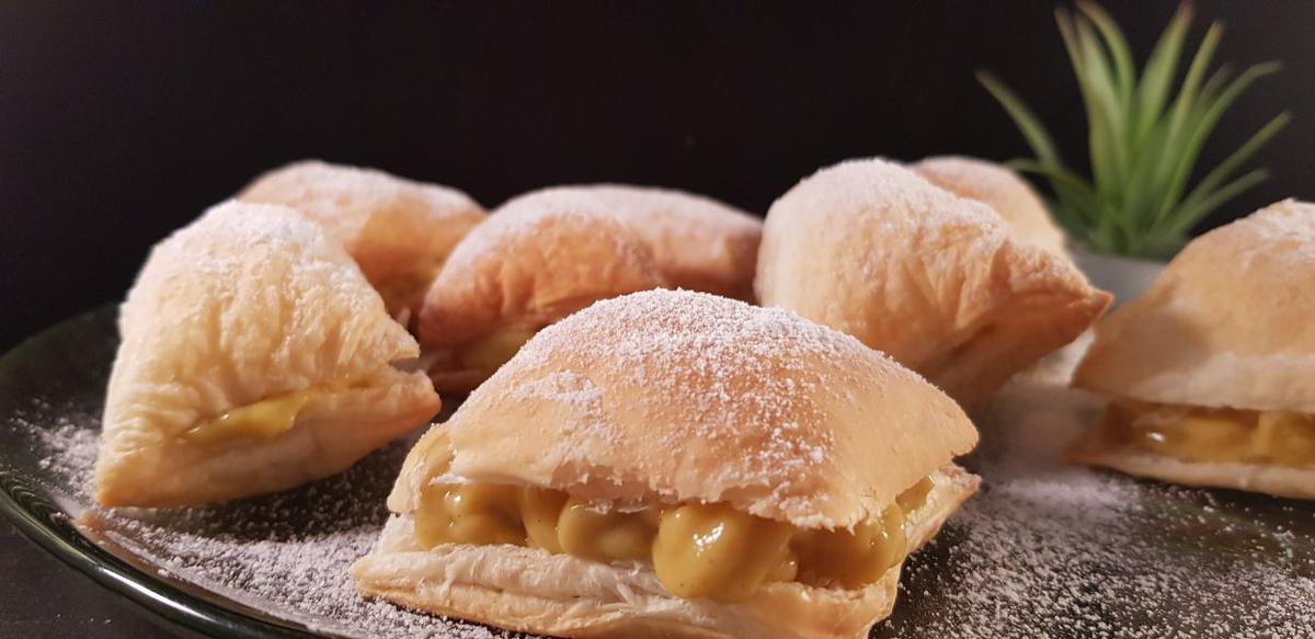 Miguelitos rellenos de crema pastelera