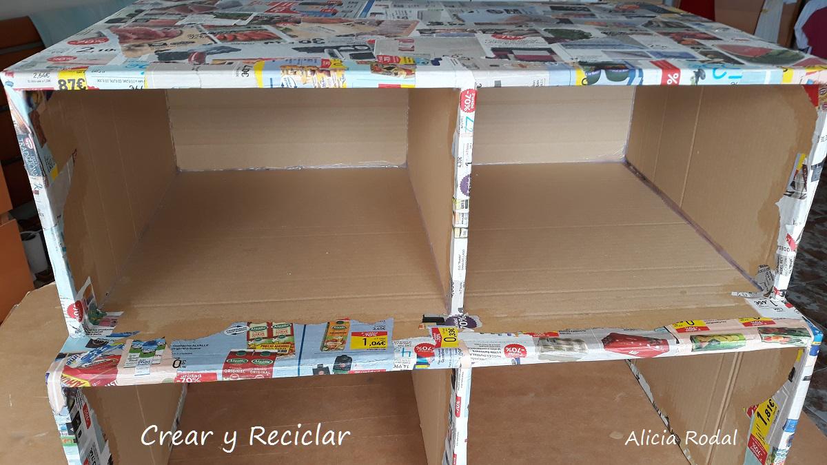 Si quieres tener tu ropa en el armario organizada pero no quieres gastar mucho dinero, en este tutorial aprenderás a hacer tus propios muebles de cartón, y lo mejor de todo es que serán a la medida de tu armario, del tamaño y la forma que quieras. Ya verás que es muy fácil y lo mejor de todo, con materiales reciclados Diy.