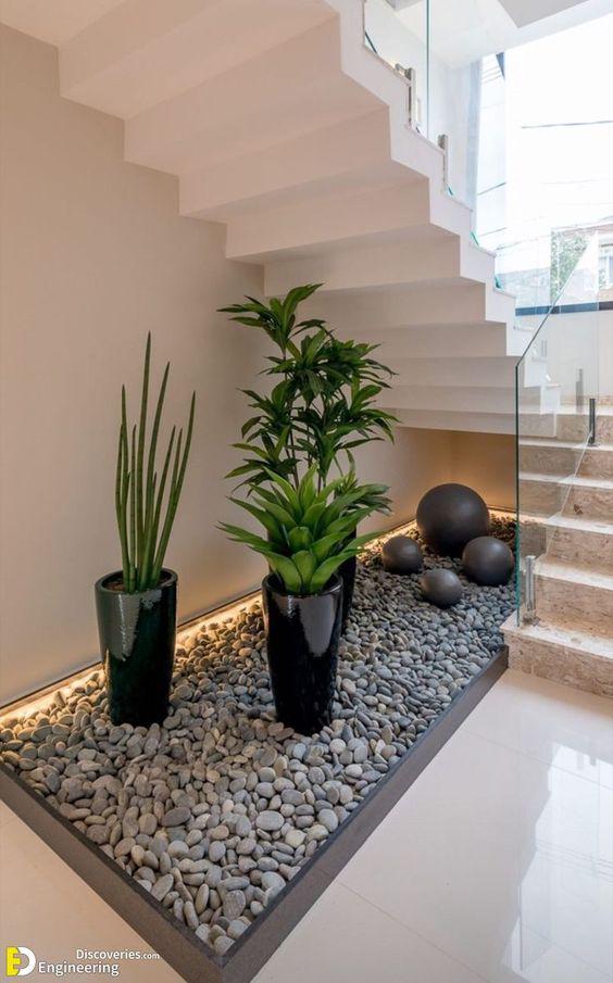 Jardines pequeños que se verán bien en la escalera y la entrada de tu casa  | Decoración