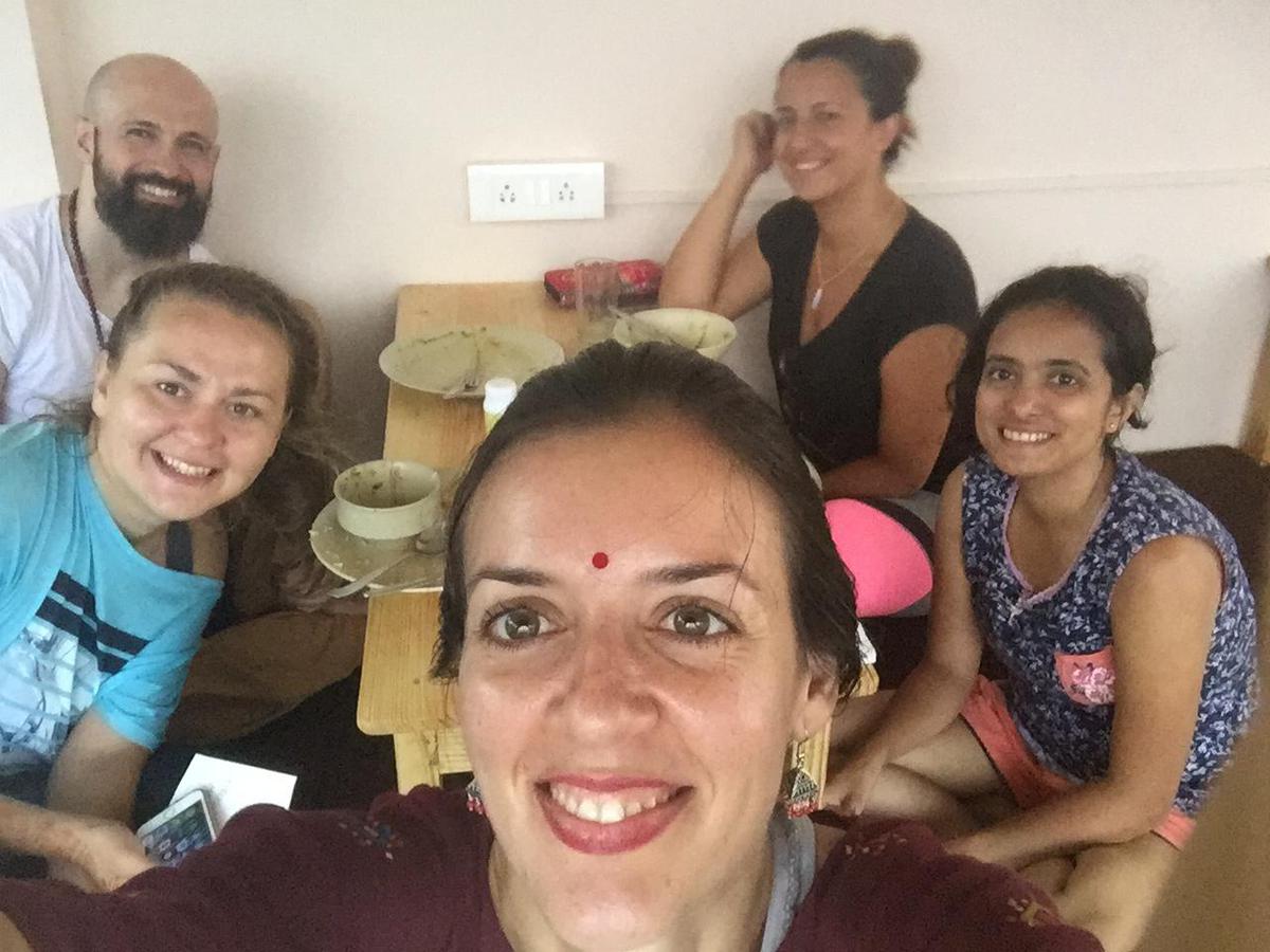 retiro india rishikesh espanol yoga meditacion