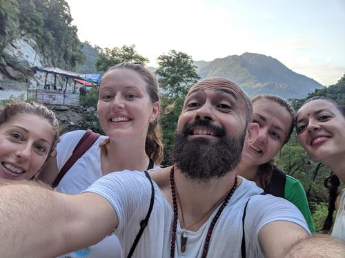 retiro espiritual yoga meditacion india retiros