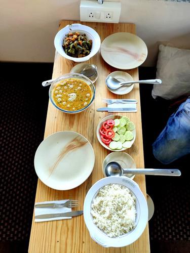 retiro yoga meditacion espiritual india espanol