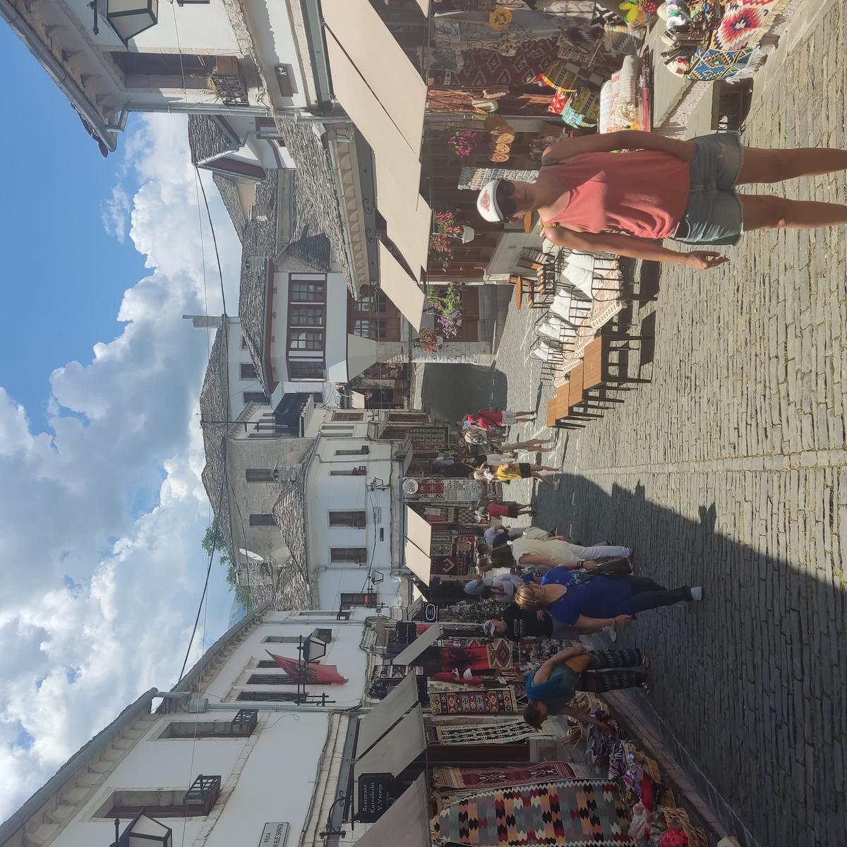 que ver en albania bazargjirokastra