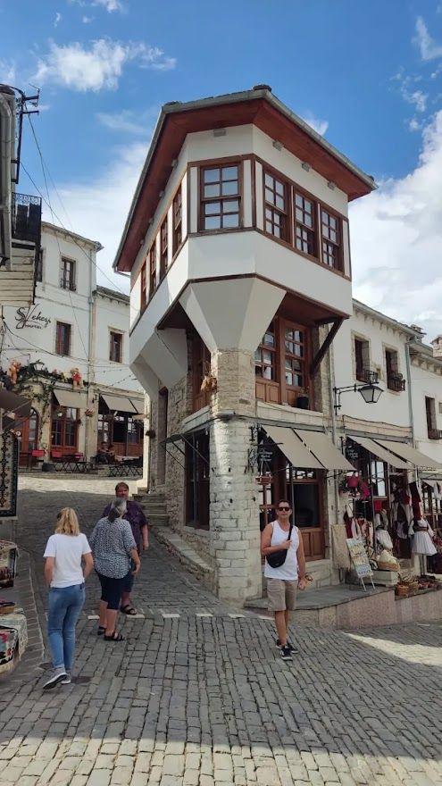 que ver en albania torre