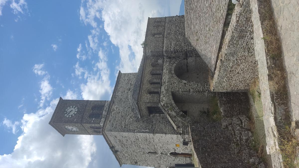 que ver en albania castillo