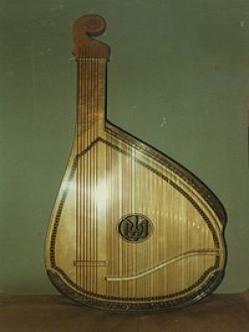 Bandura ucraniana instrumento musical