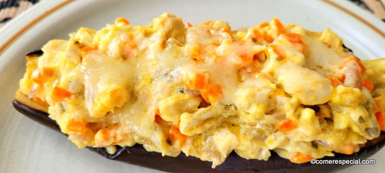 Berenjenas rellenas de pollo al microondas