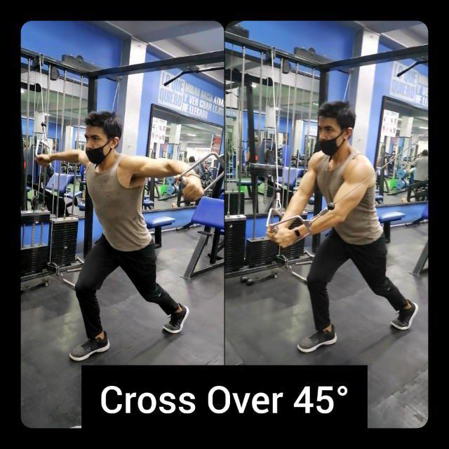 Mejores Ejercicios para pectorales-Cross over 45 grados