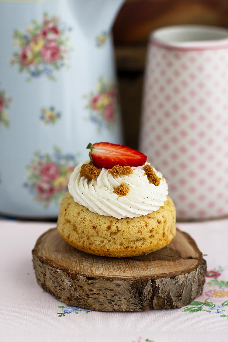 Donuts Cheesecake de Frutos Rojos el donut cremoso relleno y suave