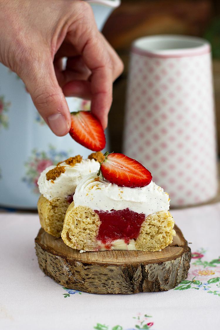 Donuts Cheesecake de Frutos Rojos el donut cremoso relleno y suave