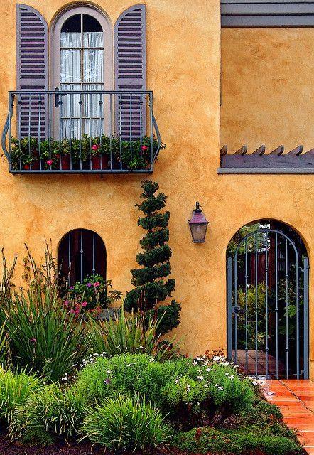 Diseños de casas de campo en colores cálidos