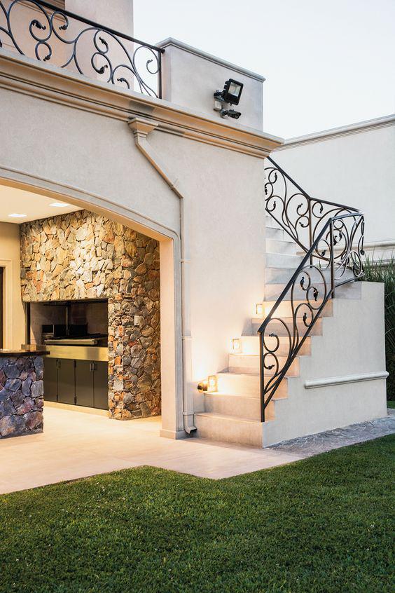 Fachadas de casas con escalera exterior