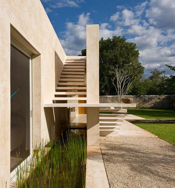 Fachadas de casas con escalera exterior