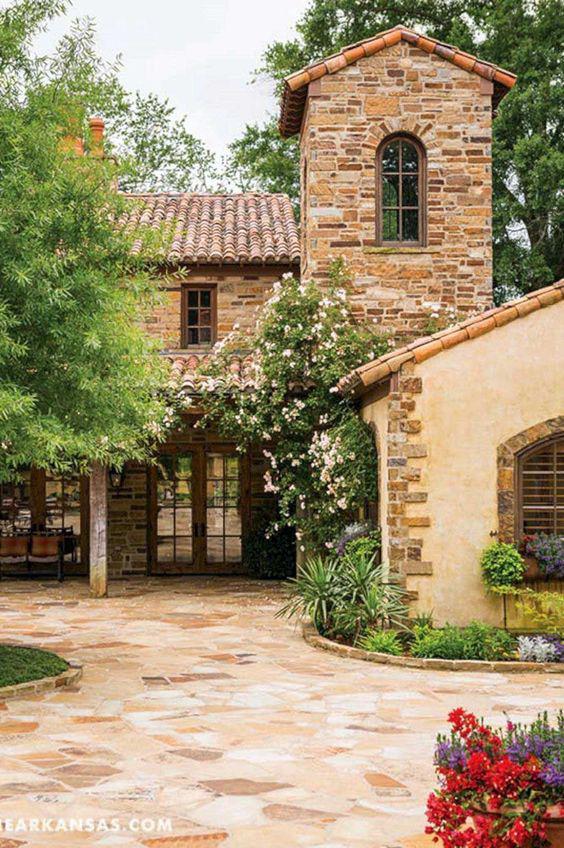 Casas de campo de dos pisos estilo rústico