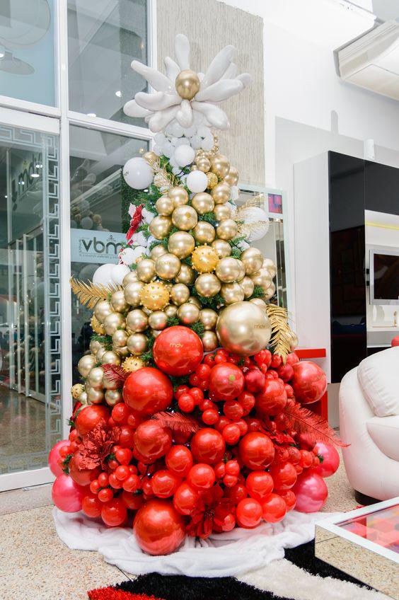 Arboles de Navidad con globos