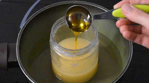 agregar aceite de oliva a crema casera con aceite de coco