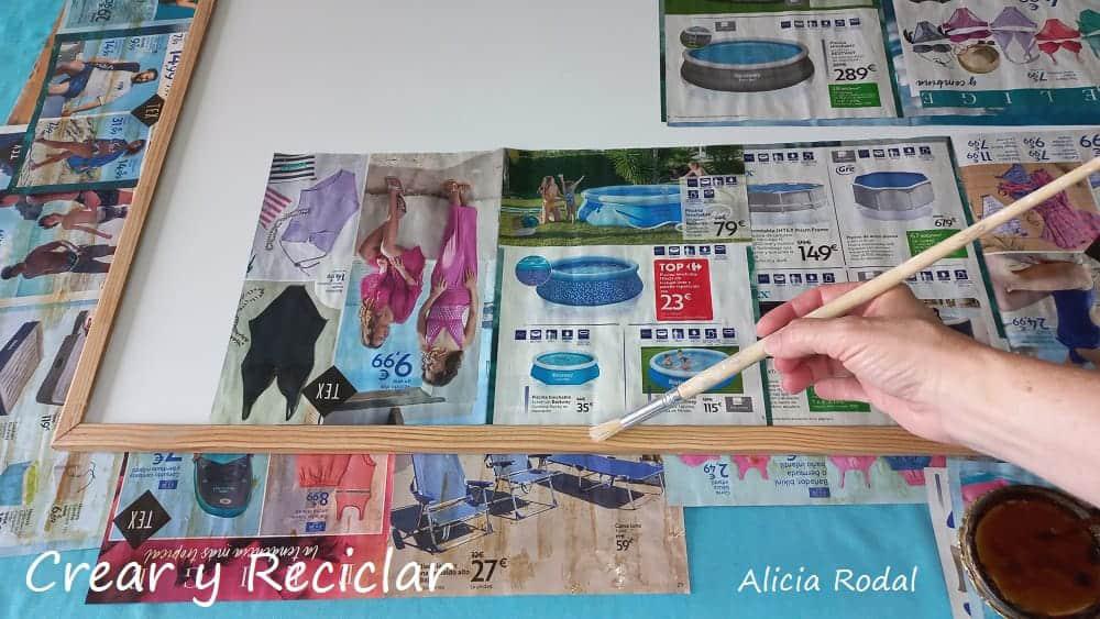 Mira lo que hice con un pizarrón viejo, una idea de bricolaje fácil para darle una segunda vida a una pizarra, pizarrón o tablero que estaba viejo y ya no servía. Eso es lo bueno del reciclaje y de las cosas hechas a mano, somos capaces de transformar algo inservible en otra cosa más útil.