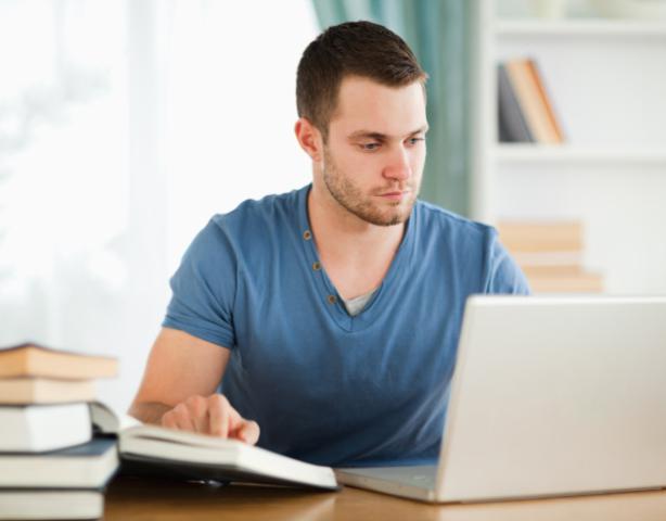 Equilibrio entre estudios y trabajo 