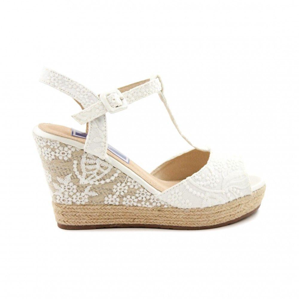 Novias con alpargatas que nos inspiran para una boda de verano