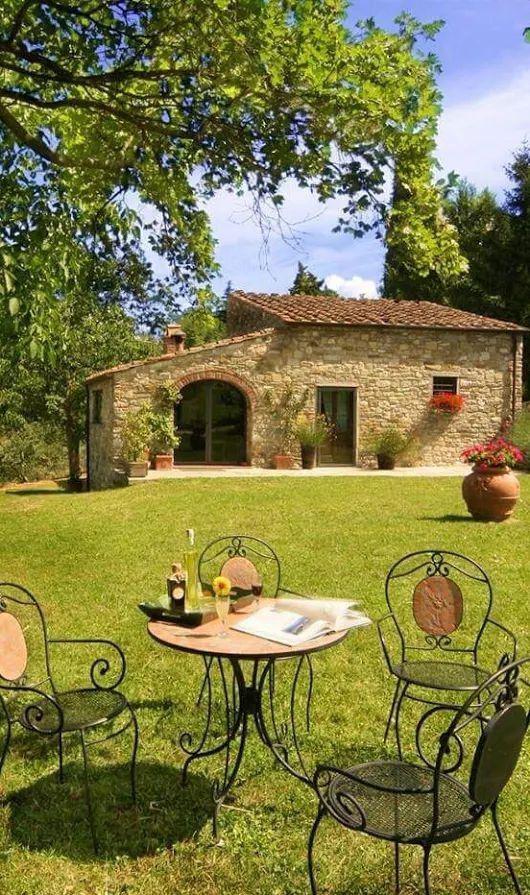 Fachadas de casas rústicas de piedra