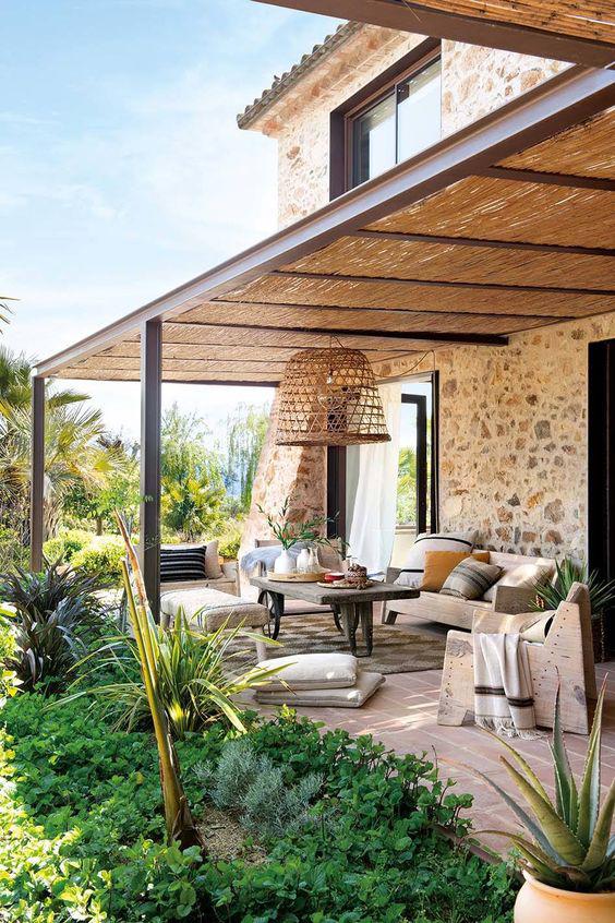 Fachadas de casas rústicas de piedra