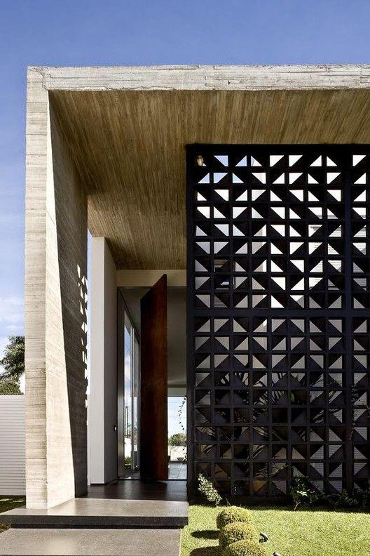 Fachadas de casas con vistas en color negro