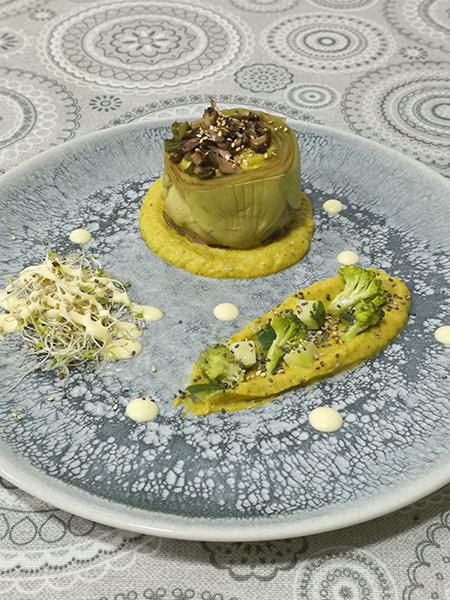 Alcachofa con portobello y puré de verduras