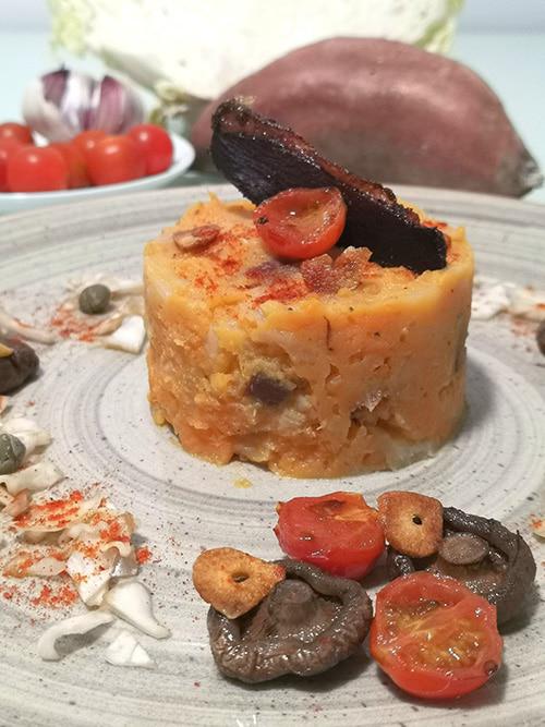 Trinxat de otoño con magret curado - Primer plano