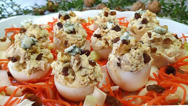 Huevos rellenos de queso Roquefort