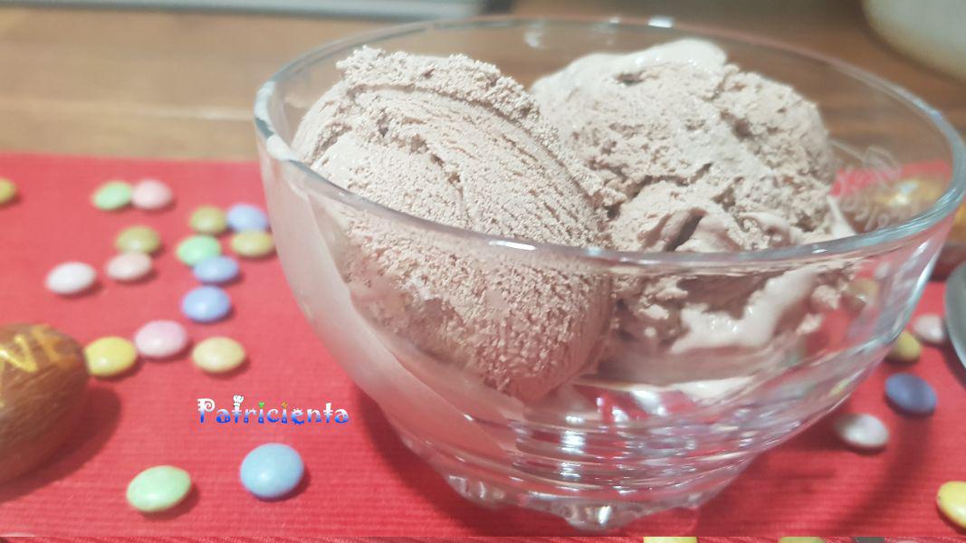 Helado de chocolate a la taza. Heladera eléctrica Silvercrest