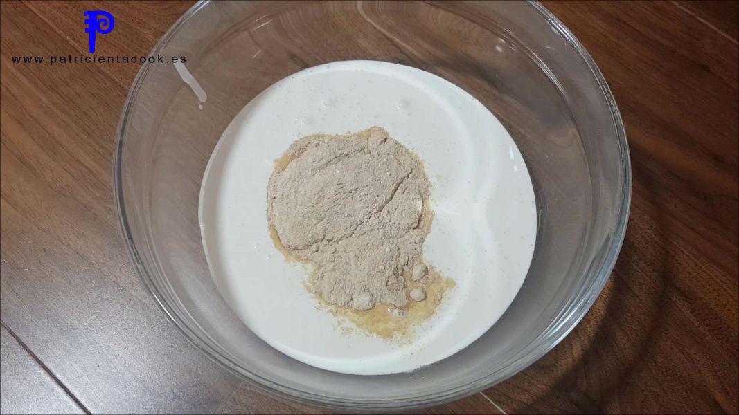 Helado de chocolate a la taza con heladera eléctrica