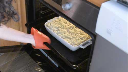 gratinar lasaña de boloñesa de lentejas