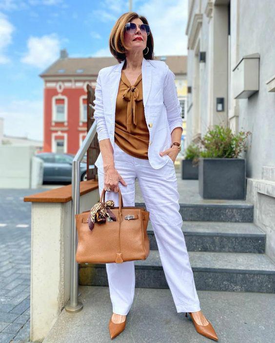 Conjuntos con blazer blanco para mujeres maduras