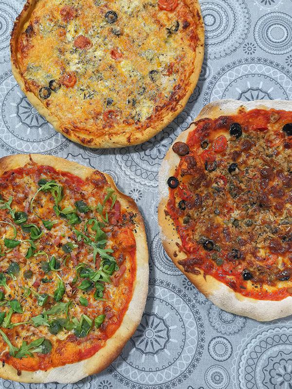 Pizzas hechas con masa casera