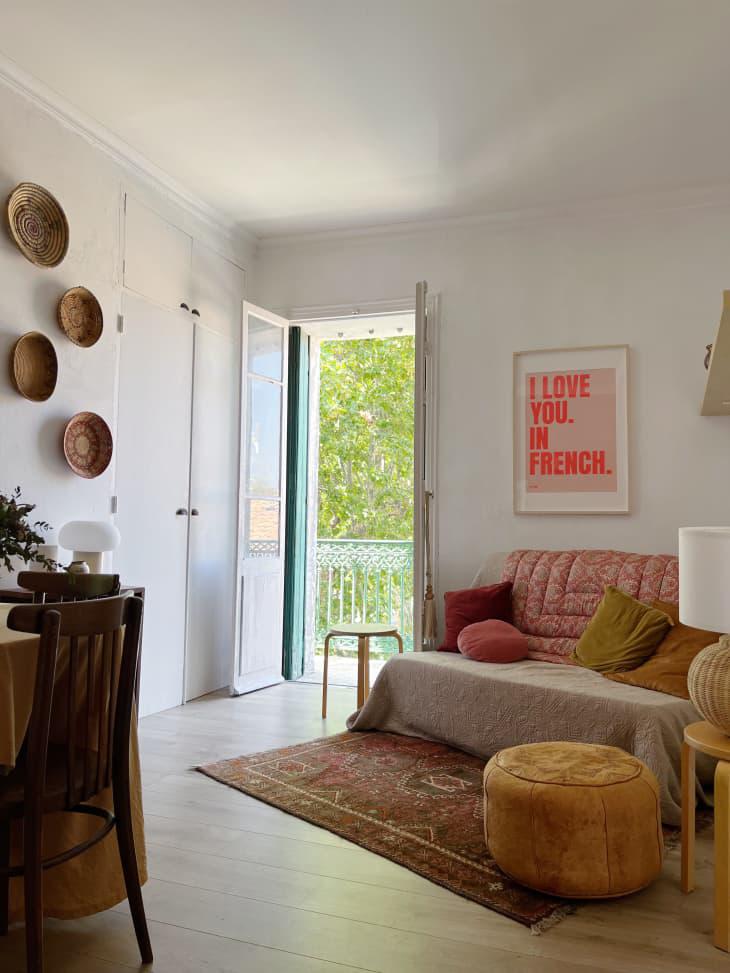 Casa con muebles recuperados