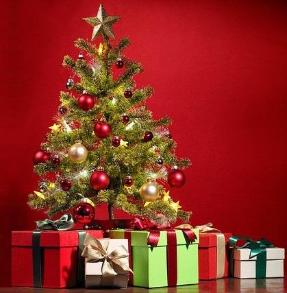 En este tutorial te muestro 5 ideas navideñas increíbles, que puedes hacer para reutilizar ese arbolito que ya no sirve, y crear hermosas manualidades para decorar tu casa, vender o regalar. DIY